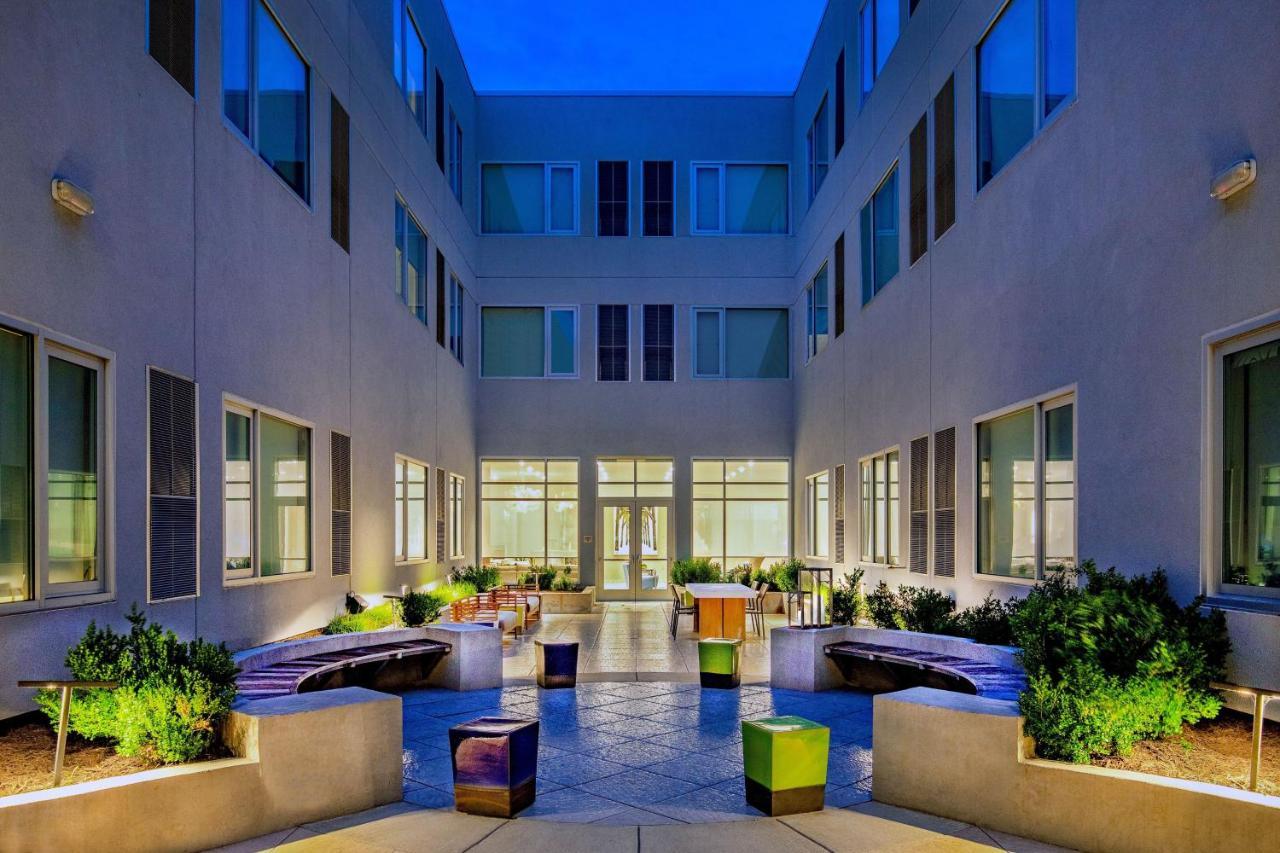 Element Hampton Peninsula Town Center Otel Dış mekan fotoğraf